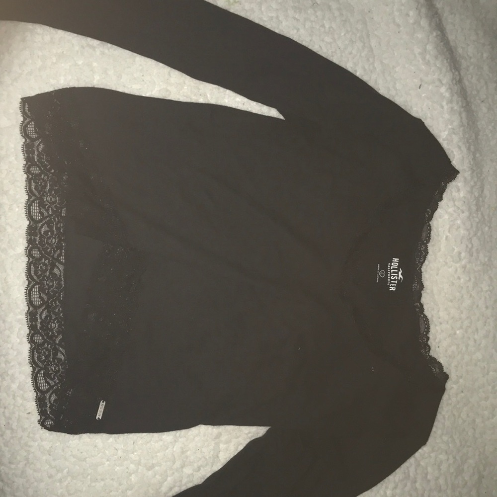 black hollister top